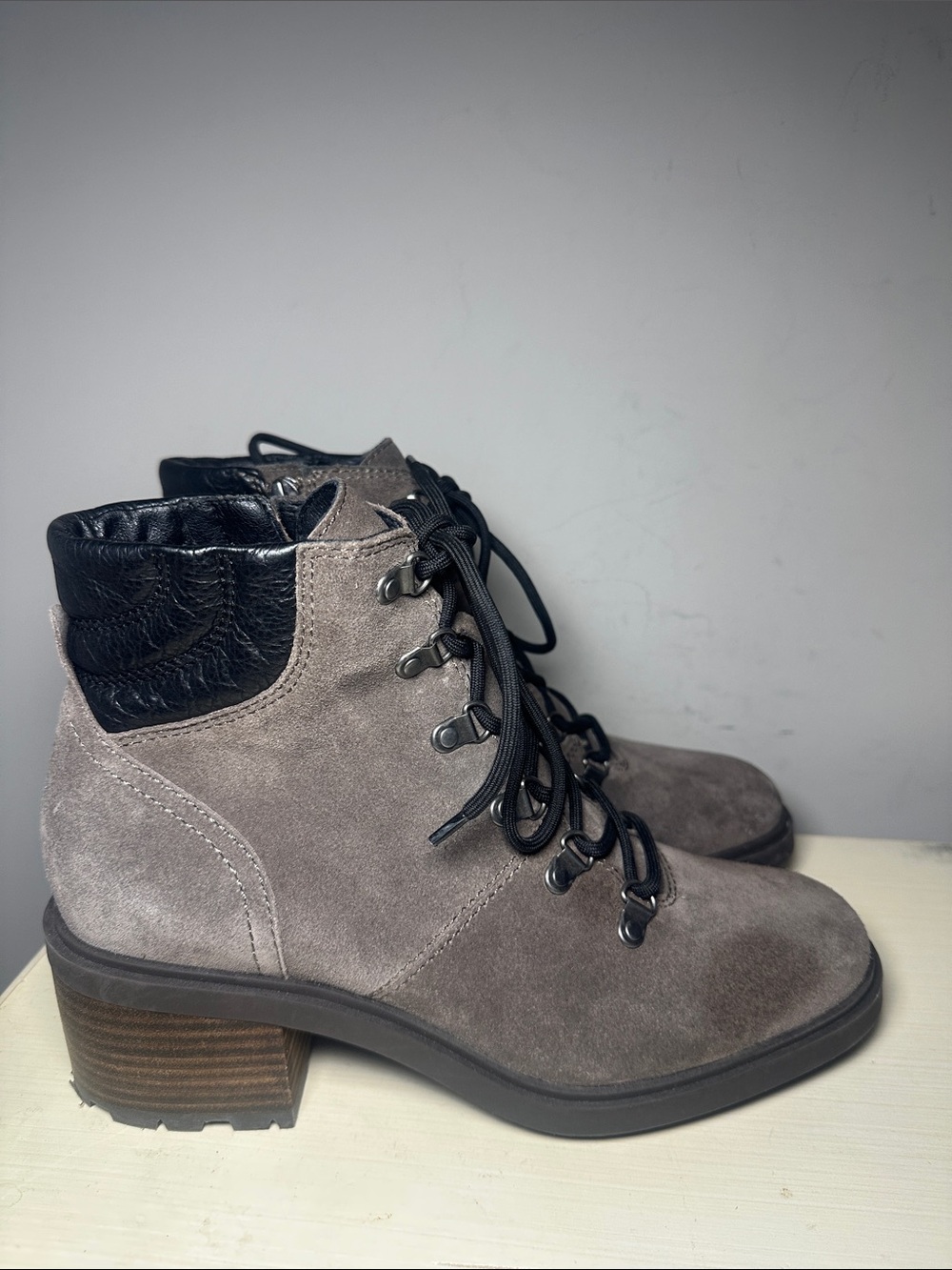 Lucky Brand Dareek combat Women’s Grey Suede leather Lace-Up Boots